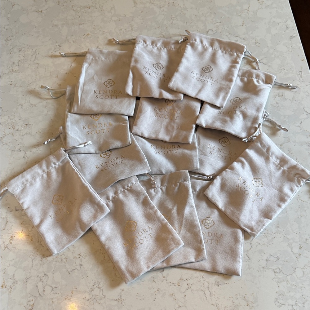 14 Kendra Scott Jewerly Bags Pouches